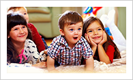 Spielende Kinder